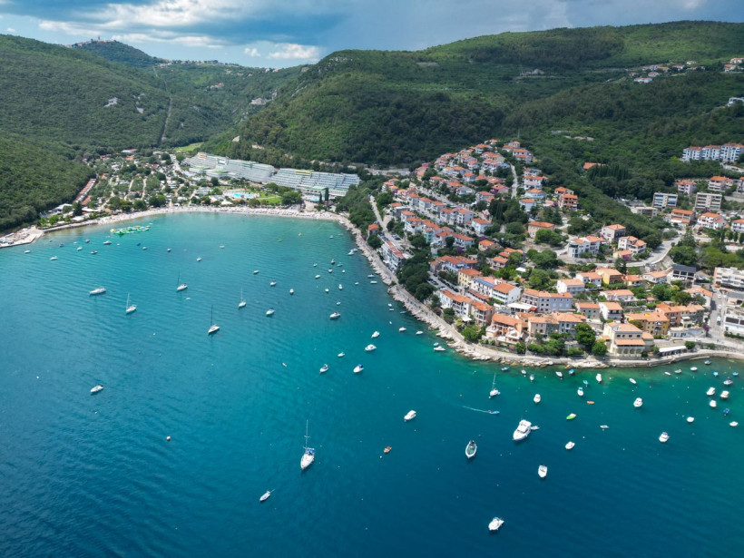 Luftaufnahme Rabac Bucht Ostküste